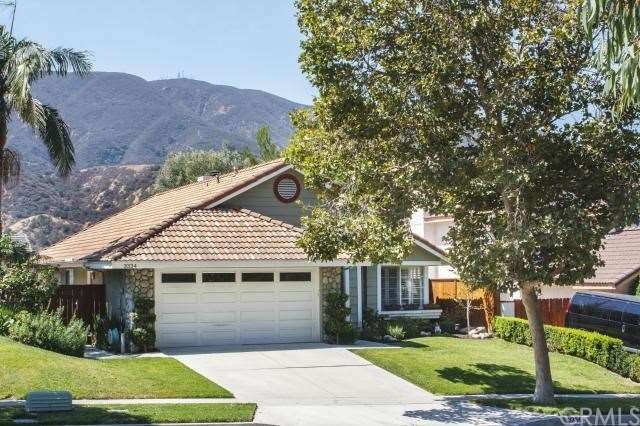 THIS SINGLE STORY BOASTS AN UNSPOILED CURB APPEAL 