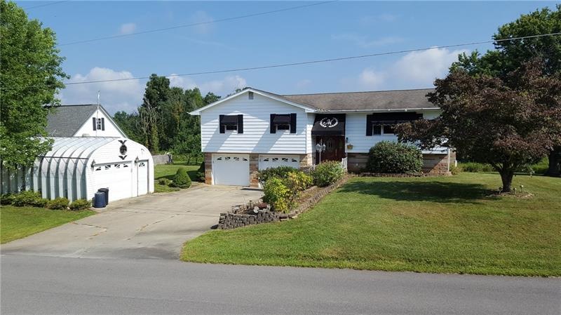 A very nice split entry with concrete driveway on 