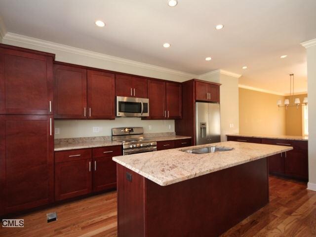 204 Wardwell St, Stamford, CT 06902 - photo 1