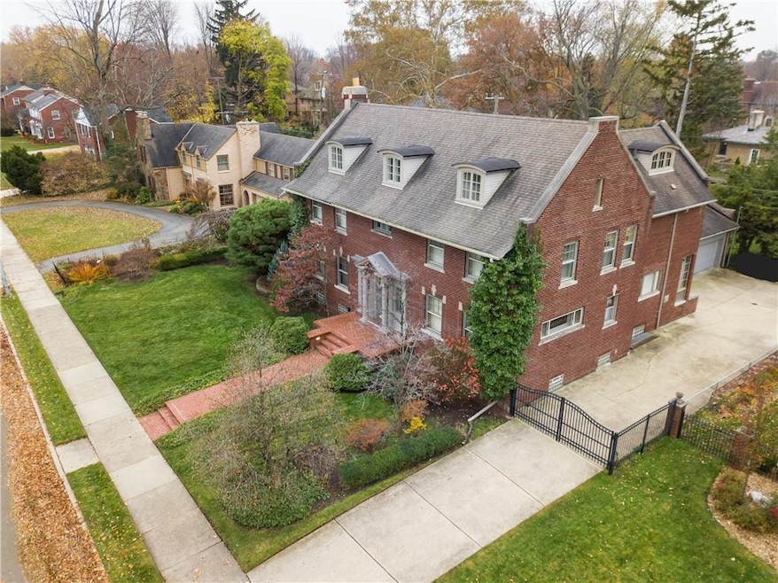 1023 Bedford Rd, Grosse Pointe Park, MI 48230 - photo 1