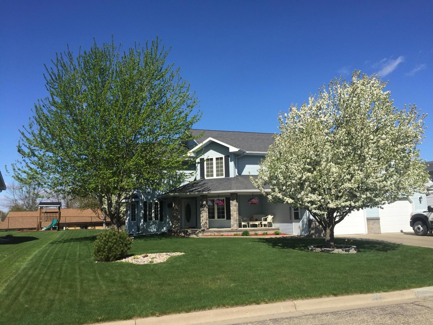 301 23rd Ave NE, Jamestown, ND 58401 - photo 1