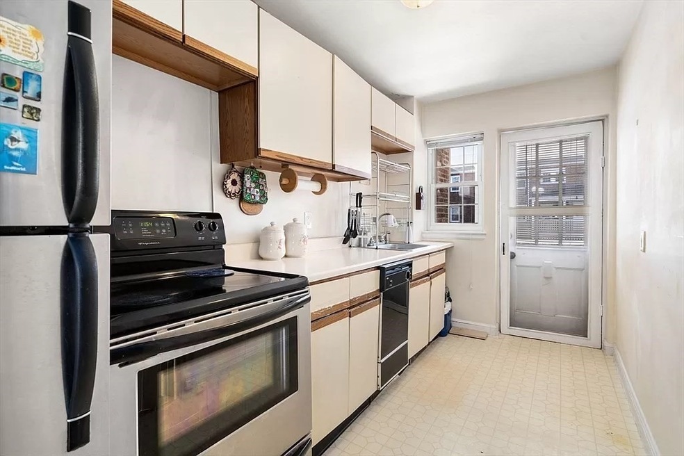 96 Boylston St unit 1, Newton, MA 02467 - photo 1