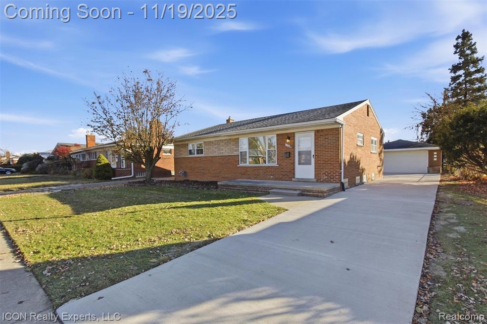 1586 Myrtle Ave, Madison Heights, MI 48071 - photo 1