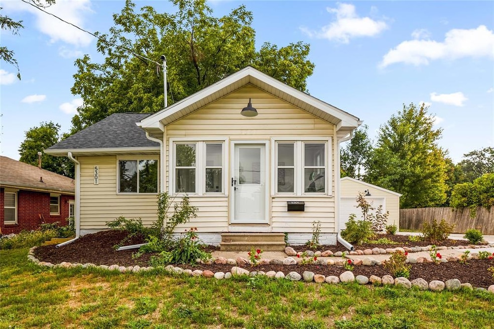 5301 Urbandale Ave, Des Moines, IA 50310 - photo 1