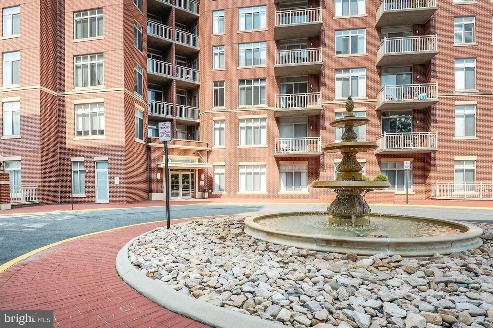 4490 Market Commons Dr unit PH-07, Fairfax, VA 22033 - photo 1