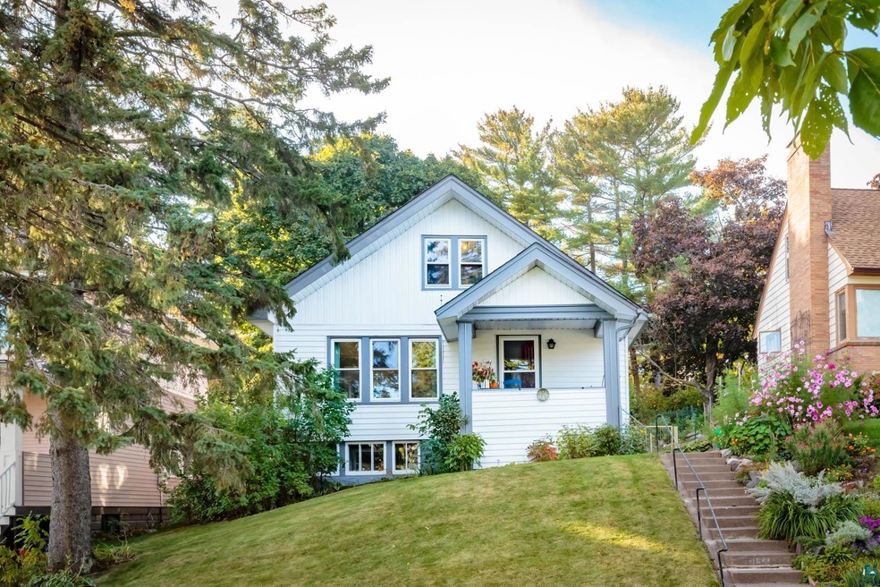 837 Grandview Ave, Duluth, MN 55812 - photo 1