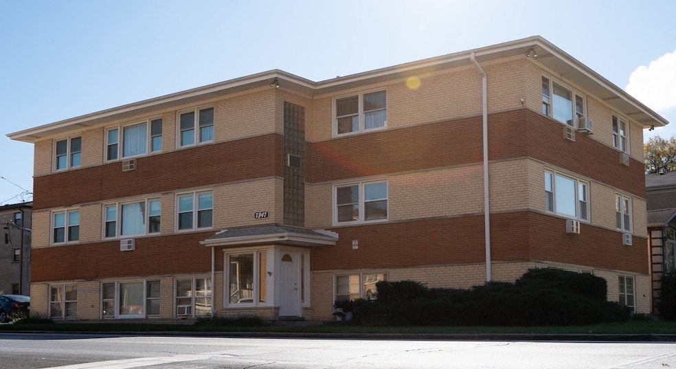 7347 W Diversey Ave unit 3, Elmwood Park, IL 60707 - photo 1
