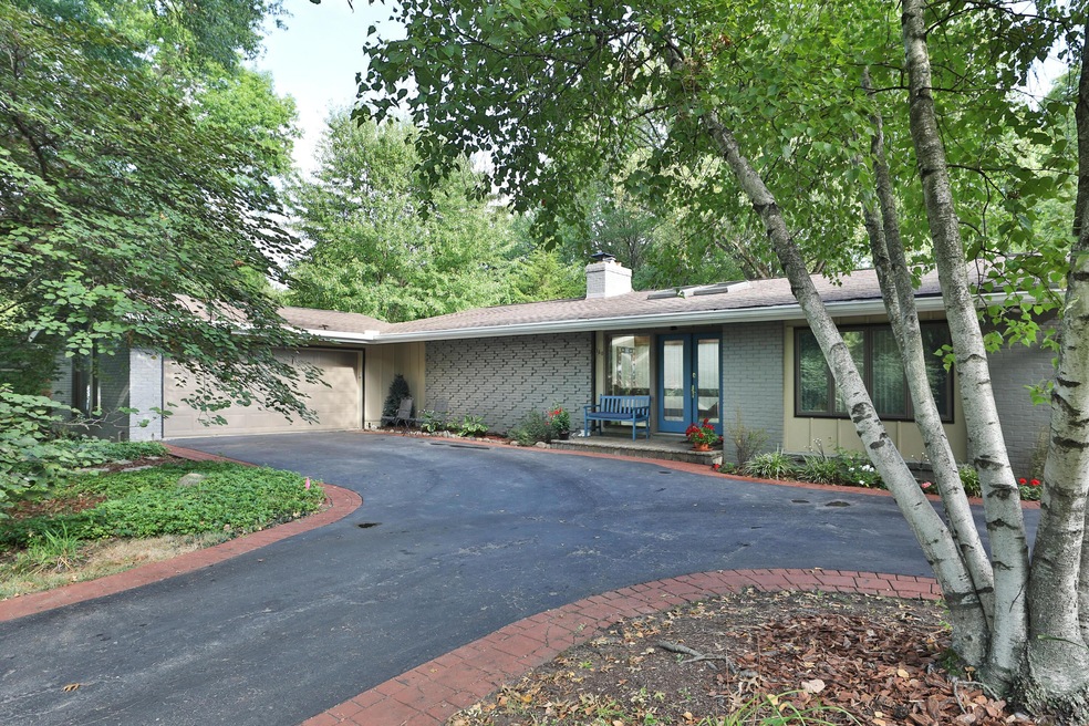 160 Croswell Rd, Columbus, OH 43214 - photo 1