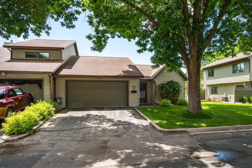 01_428GilletteSt_Exterior1_mls