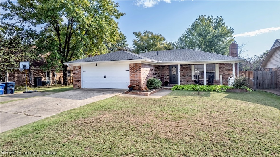 505 Juniper Ln, Muldrow, OK 74948 - photo 1