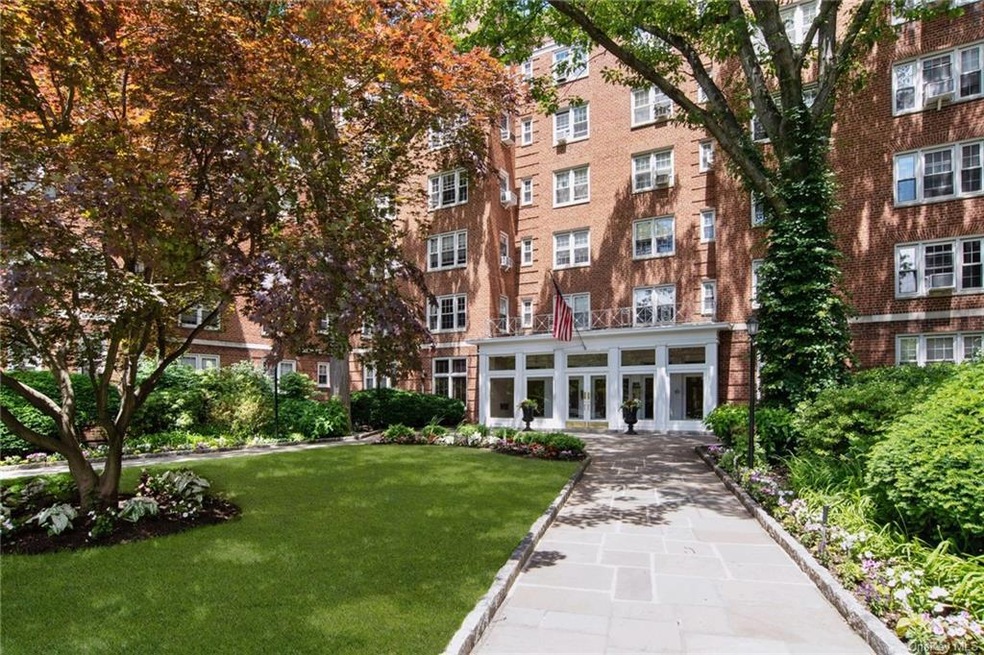 949 Palmer Rd unit 2J, Bronxville, NY 10708 - photo 1