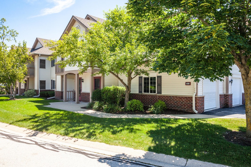 608 Pewaukee Rd 00032