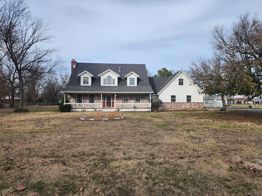 1113 E B St, Commerce, OK 74339 - photo 1