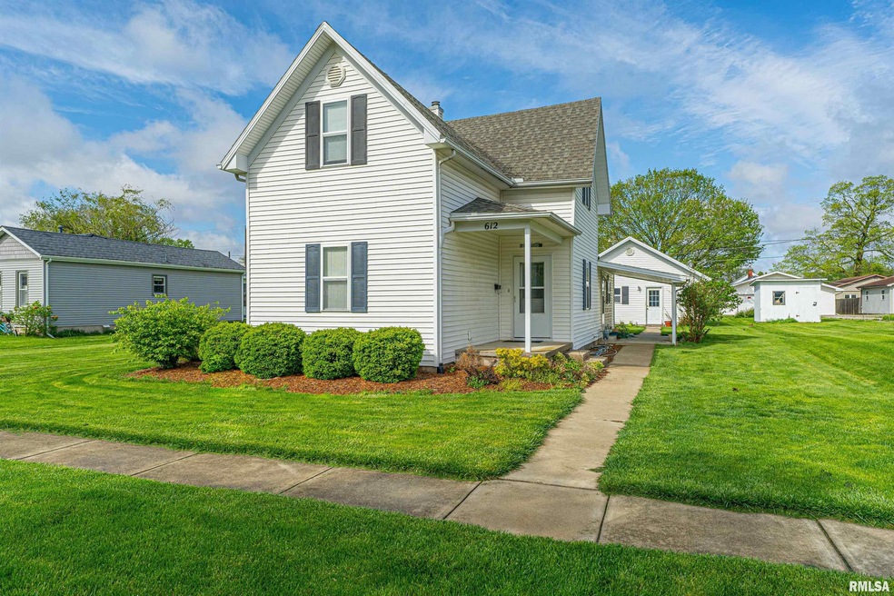 612 Decatur St, Lincoln, IL 62656 - photo 1