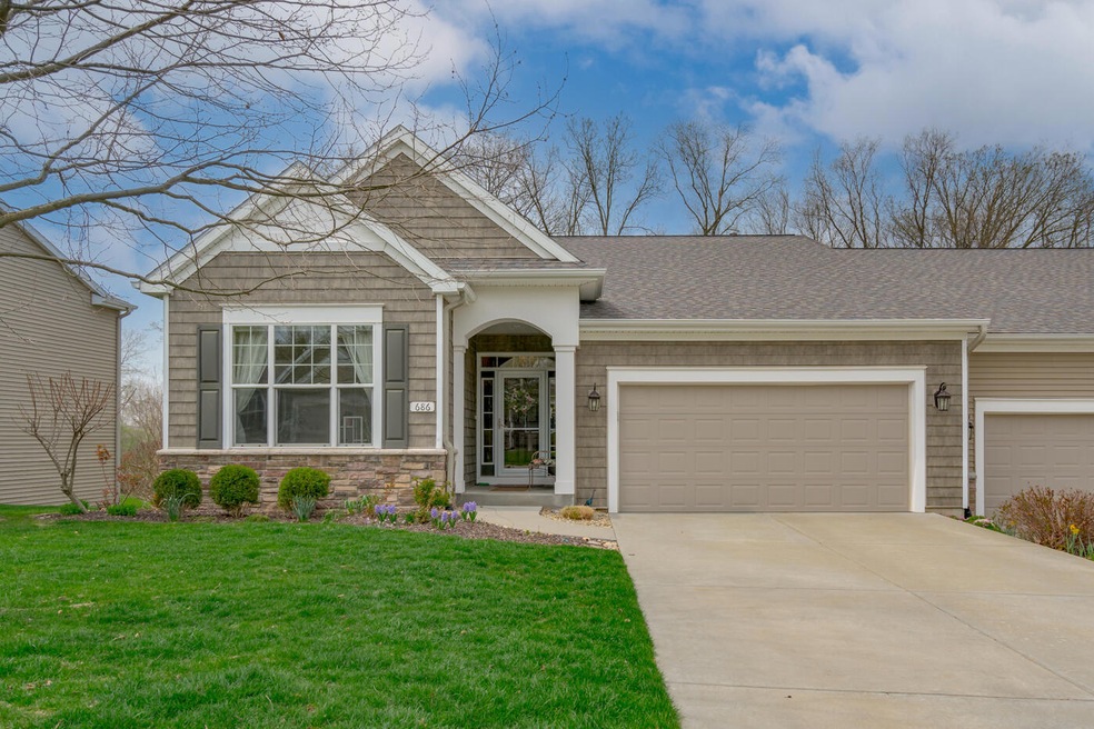 686 Wynding Oaks