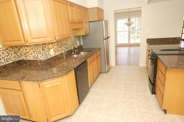 2431 Flint Hill Rd, Vienna, VA 22181 - photo 1