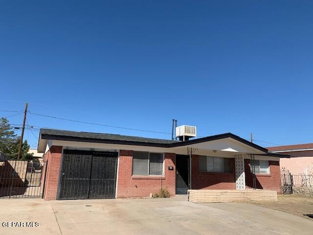 305 Gladys Ave, El Paso, TX 79915 - photo 1