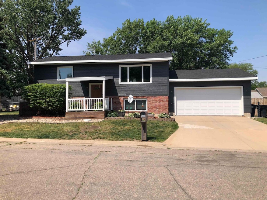 523 N 2nd Ave, Hastings, NE 68901 - photo 1