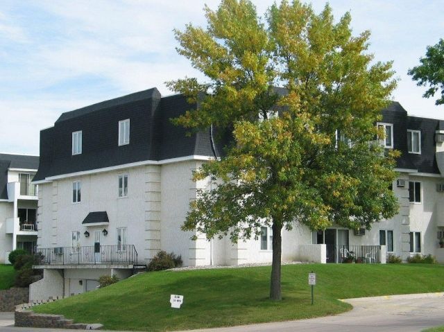 815 Duke Dr, Grand Forks, ND 58201 - photo 1