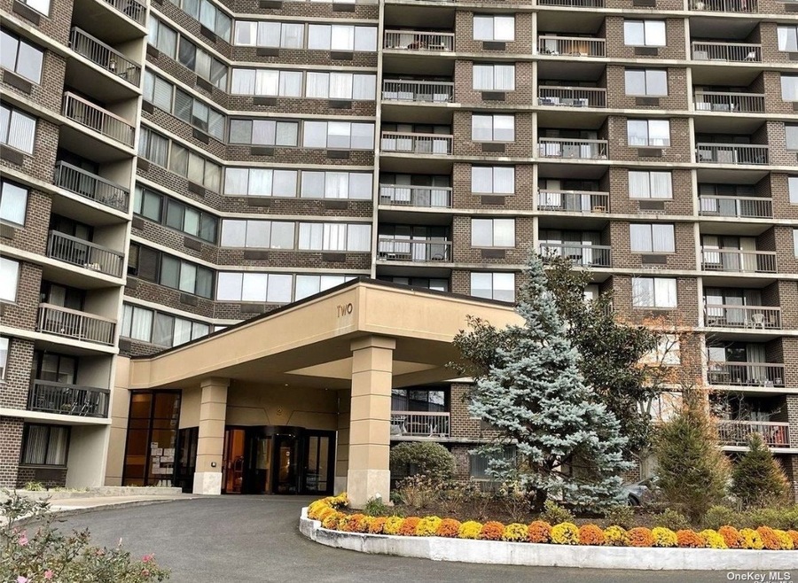 The Bay Club unit 21A, Bayside, NY 11360 - photo 1