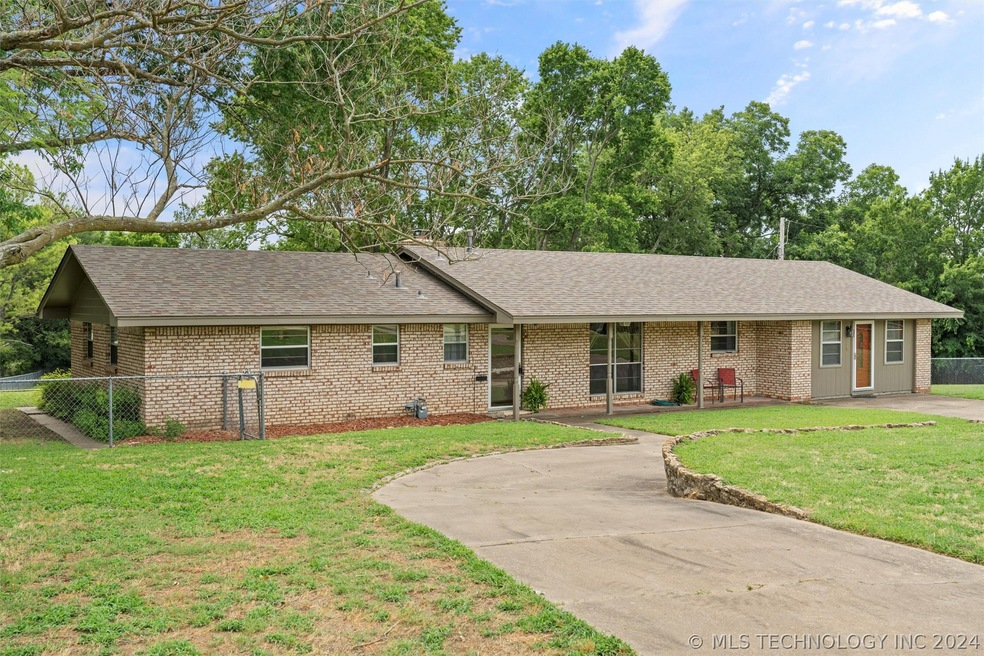 3919 SE Silver Lake View, Bartlesville, OK 74006 - photo 1