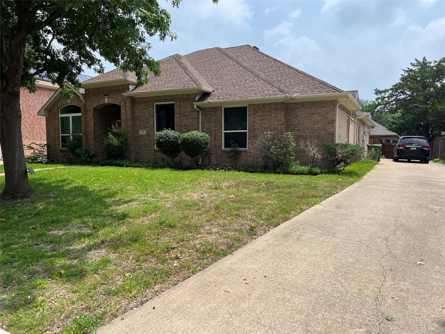 220 Hawthorne Dr, Murphy, TX 75094 - photo 1