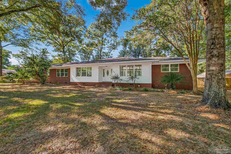 921 Lisa Hill Dr, Cantonment, FL 32533 - photo 1