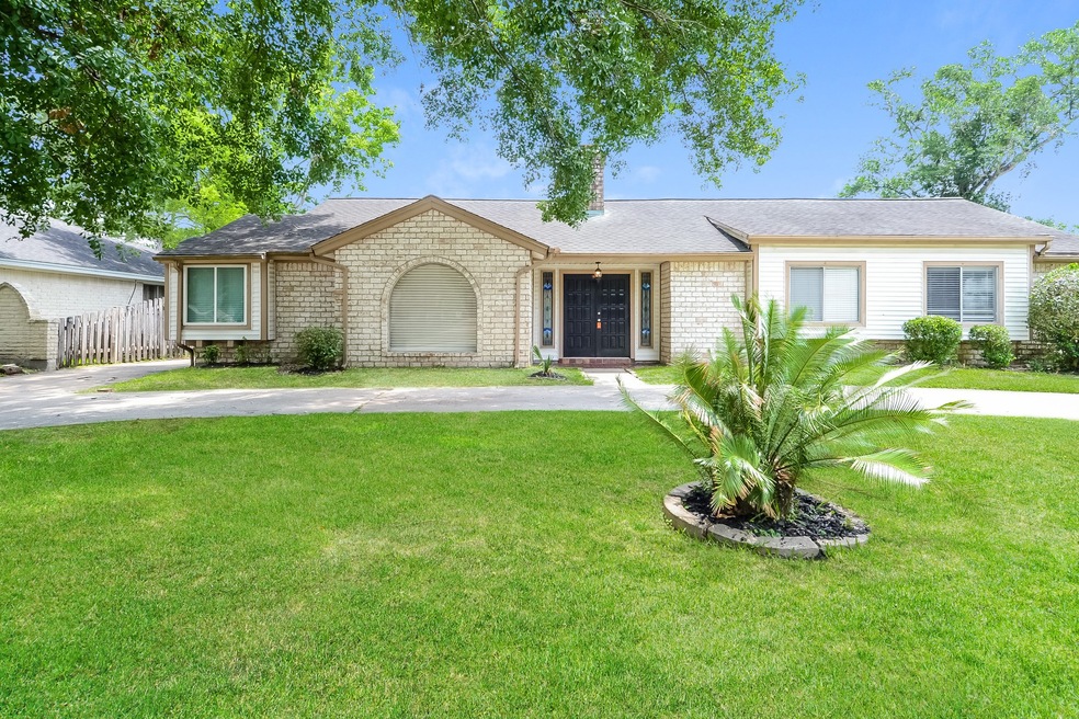 7506 Antoine Dr, Houston, TX 77088 - photo 1