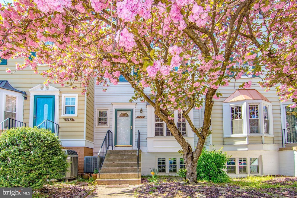 1528 Marlborough Ct, Crofton, MD 21114 - photo 1