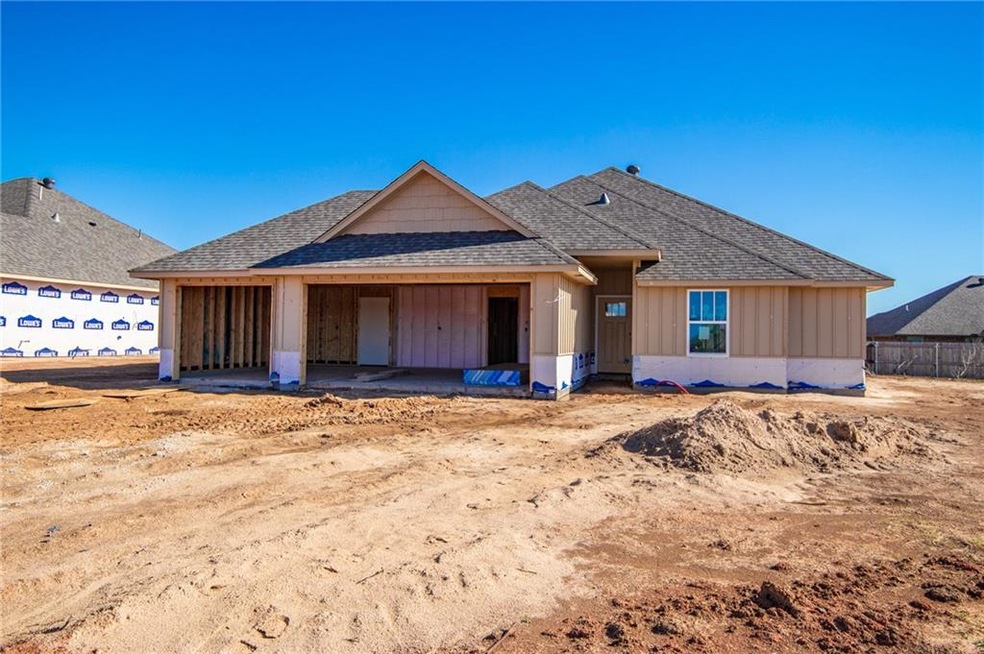 1909 Oak Tree Ct, Shawnee, OK 74804 - photo 1