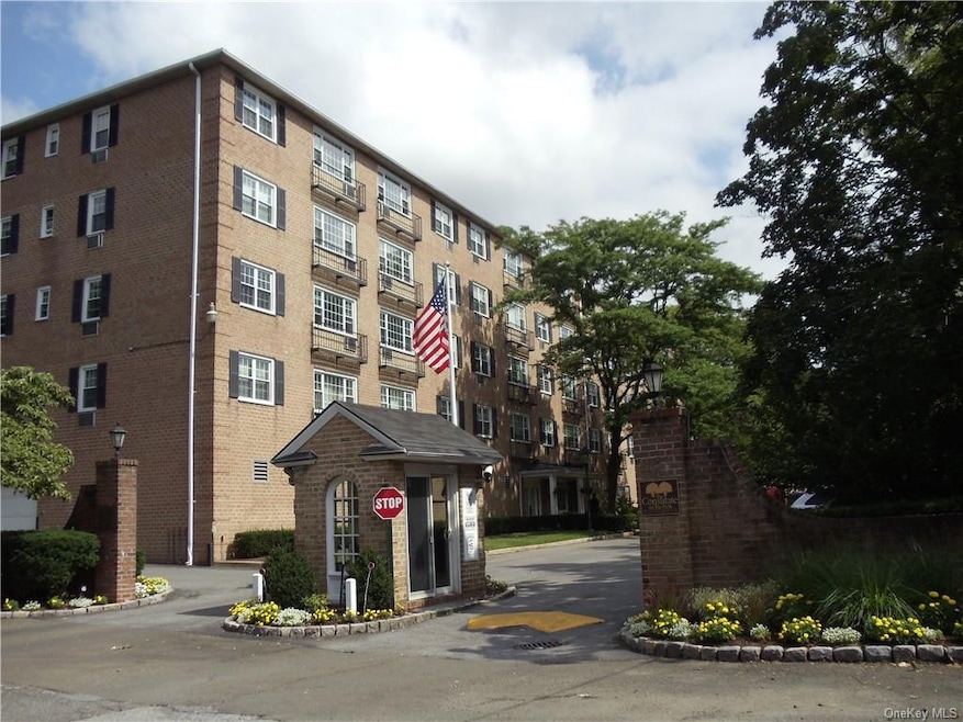 Consulate on the Park unit 2F, Tuckahoe, NY 10707 - photo 1