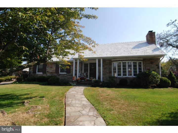 919 Main St, Shoemakersville, PA 19555 - photo 1