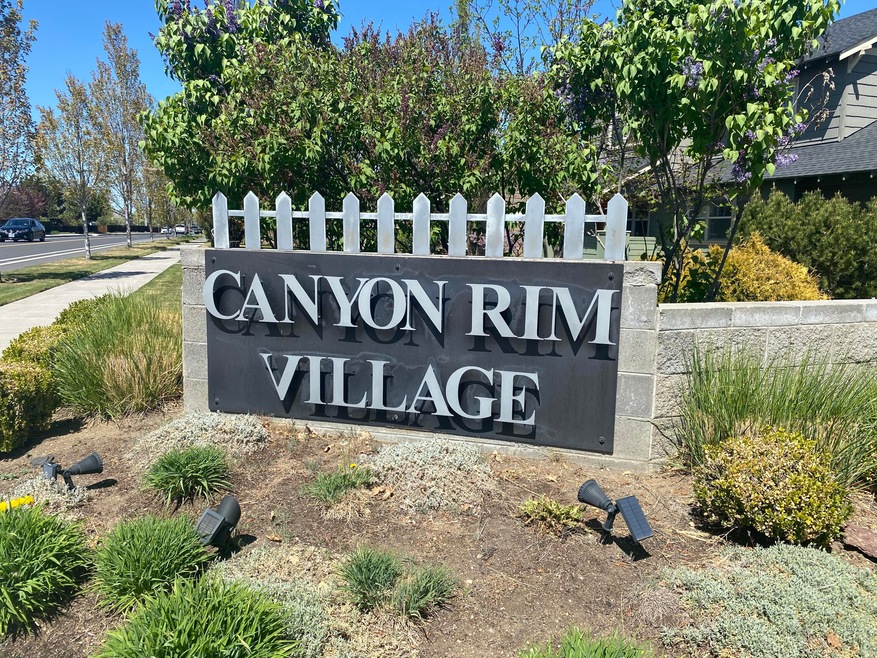 732 NW 13th St, Redmond, OR 97756 - photo 1