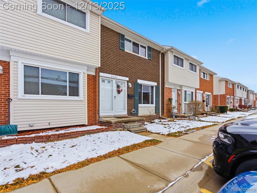 8207 Dartmouth Dr, Warren, MI 48093 - photo 1