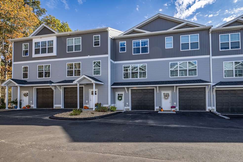 94 N Bridebrook Rd unit 310, East Lyme, CT 06357 - photo 1