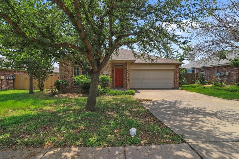 2716 Hilcroft Ave, Denton, TX 76210 - photo 1
