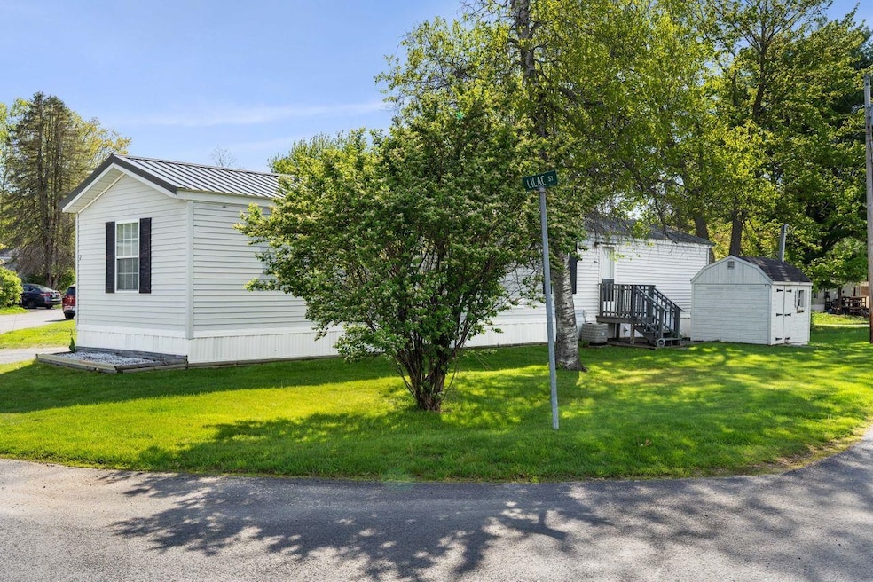 2 Lilac - Beautiful Corner Lot
