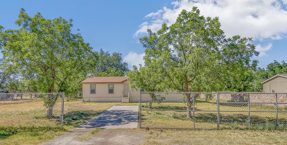 441 Valle Los Nogales Dr, Socorro, TX 79927 - photo 1