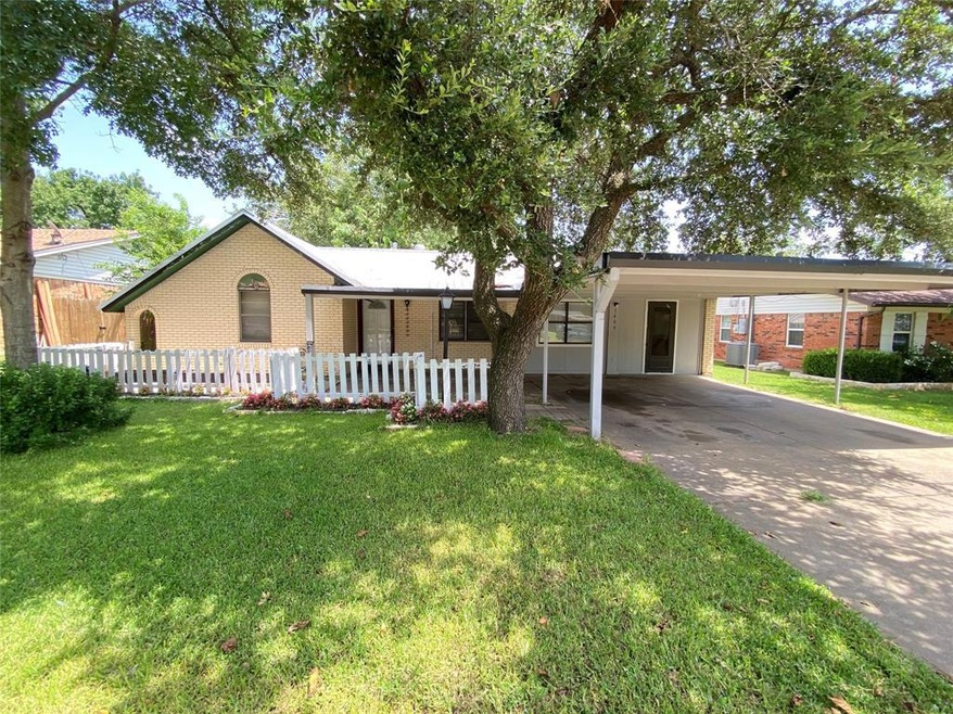 1409 Southern Blvd, Cleburne, TX 76033 - photo 1