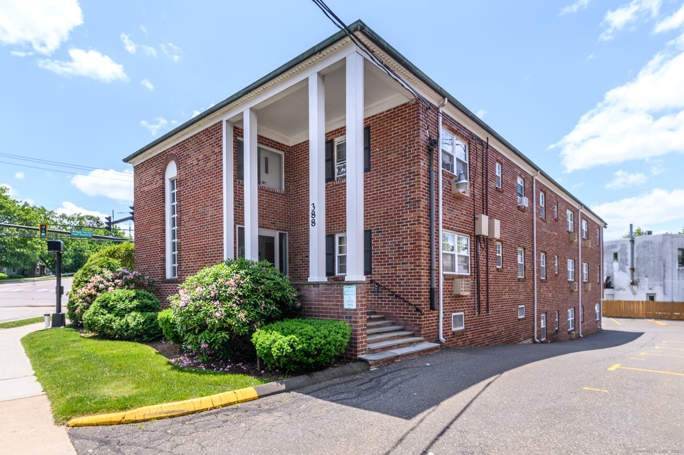 388 Courtland Ave unit 5B, Stamford, CT 06906 - photo 1