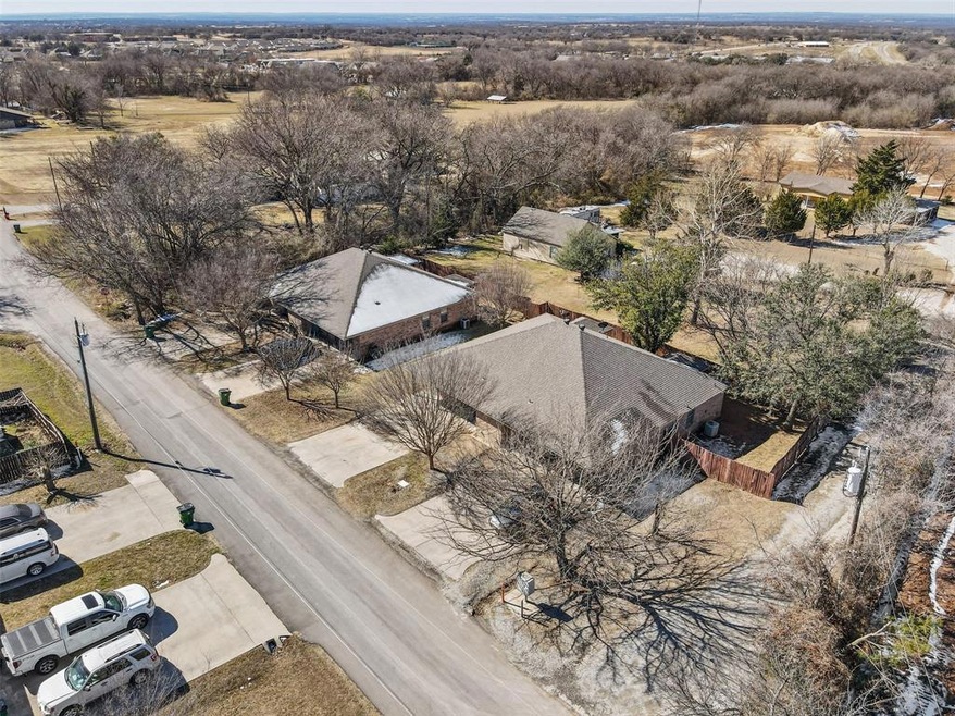 111 N Workman Rd, Decatur, TX 76234 - photo 1