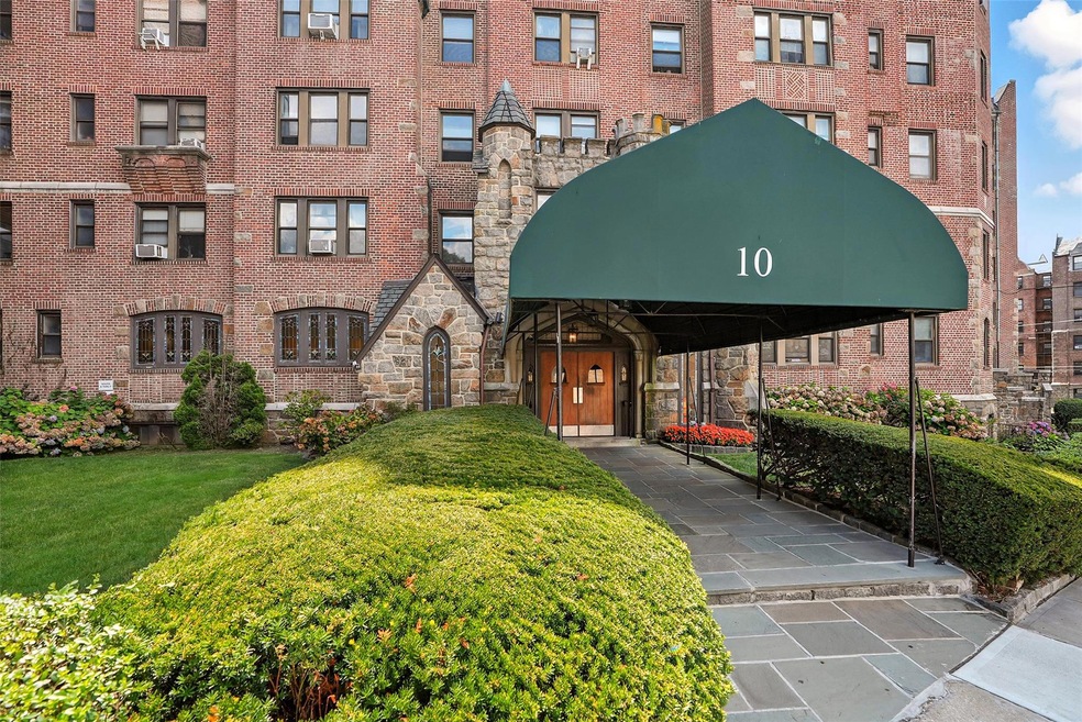 Bristol House Coop unit 4F, White Plains, NY 10605 - photo 1