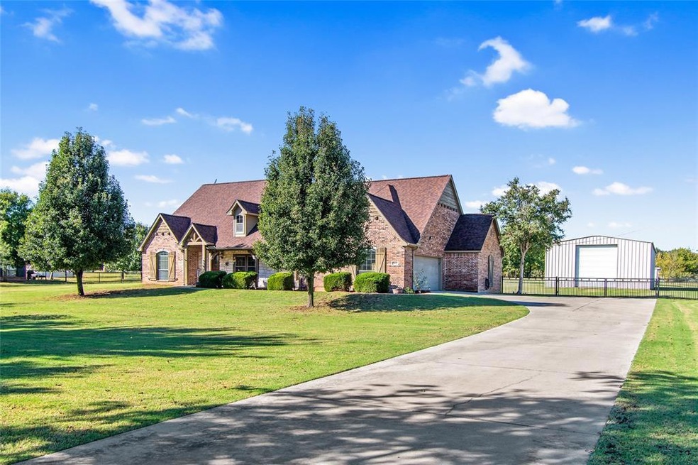 562 Highland Rd, Springtown, TX 76082 - photo 1