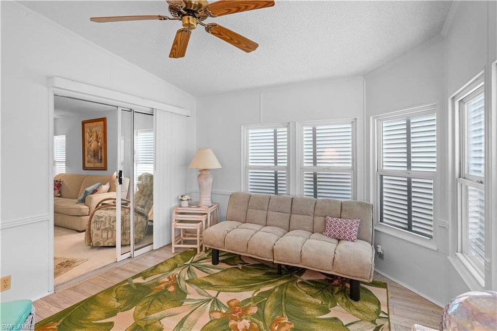 Living area with ornamental molding, a textured ce