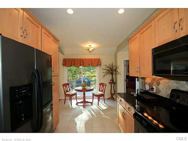 25B Heritage Cir unit 25B, Southbury, CT 06488 - photo 1
