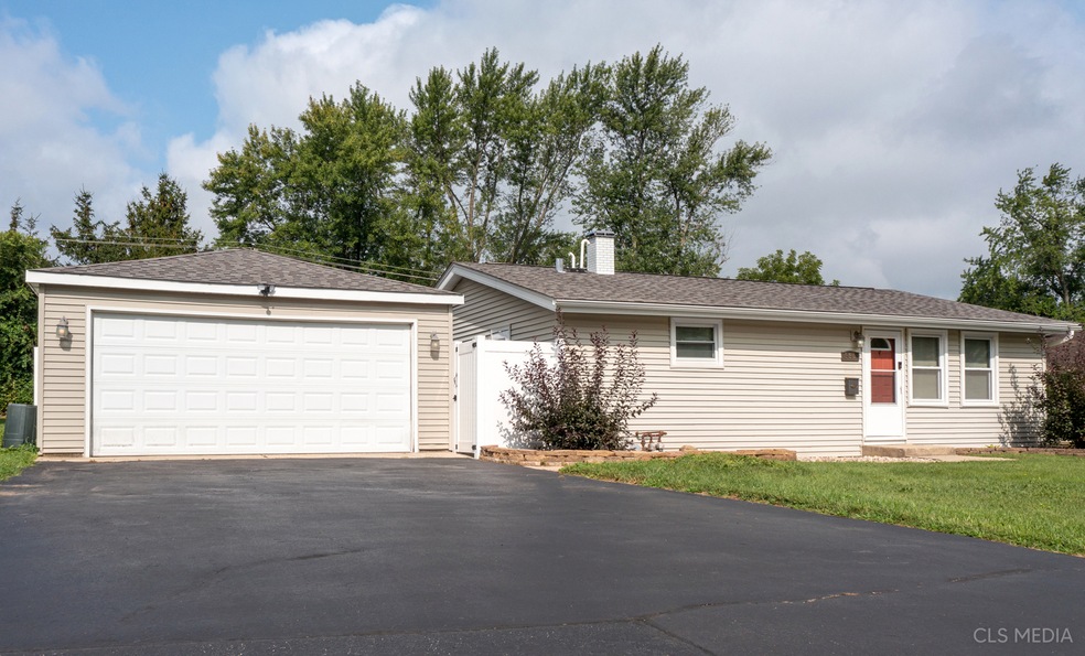 335 Delaware Ct, Carpentersville, IL 60110 - photo 1