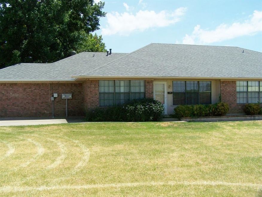 715 1/2 W Chestnut St, Denison, TX 75020 - photo 1