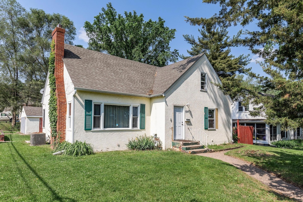 1351 3rd St E, Saint Paul, MN 55106 - photo 1