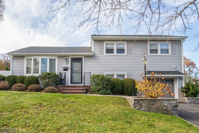 16 Hemlock St, Waldwick, NJ 07463 - photo 1