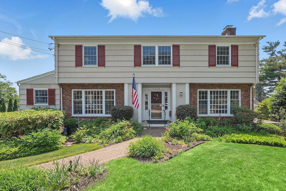 For Sale $799,000 • Co-Listing Agent